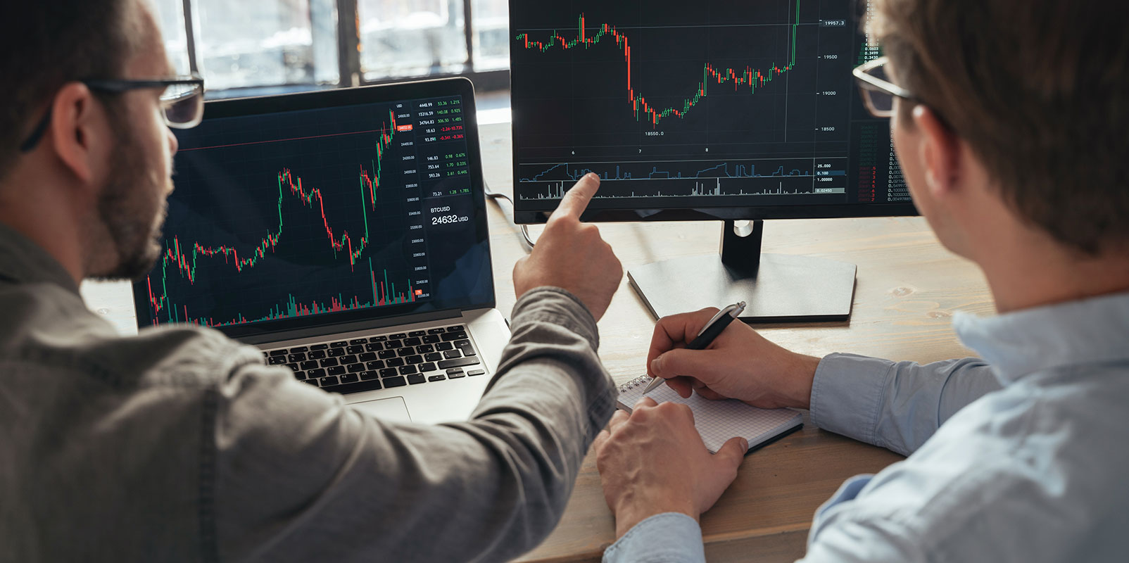 Traders looking at computer screens.